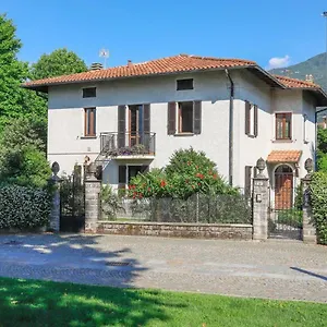  Casa vacanze Foreground - Pet Friendly Stay- Garden-parking-lake View- Bike Friendly House Italia